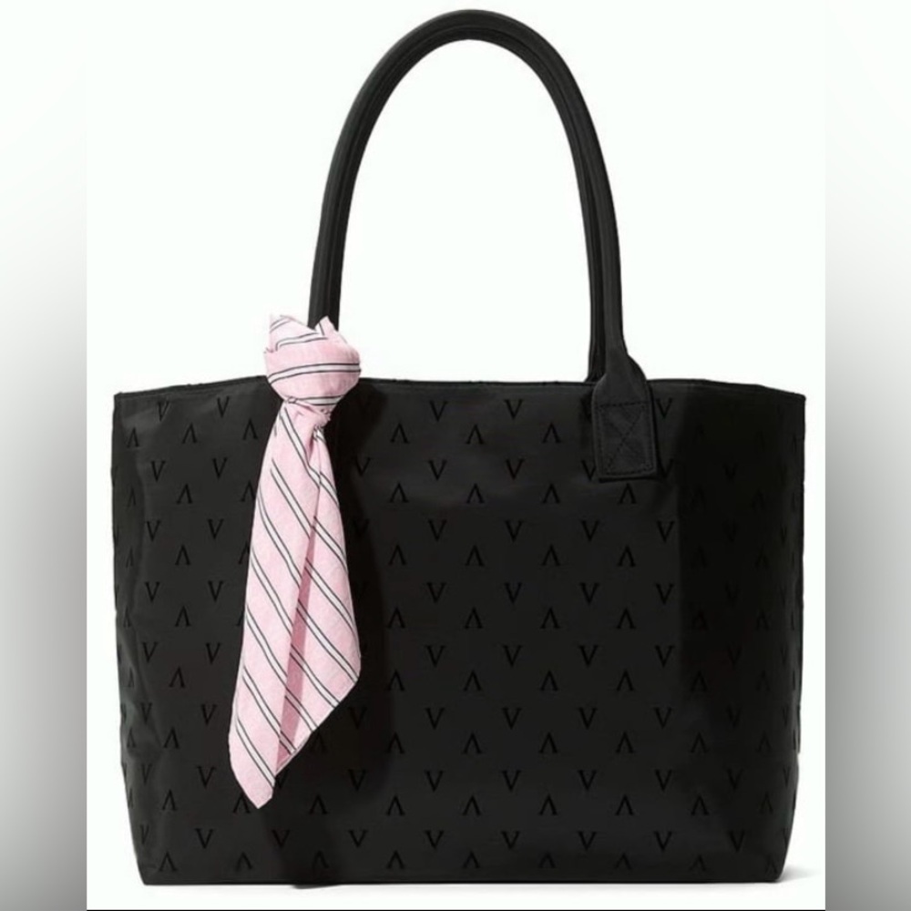 Victoria's Secret Heart slippers size medium and tote - Picture 9 of 10